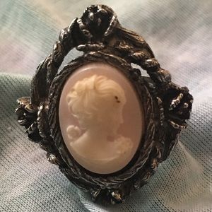 Costume cameo ring